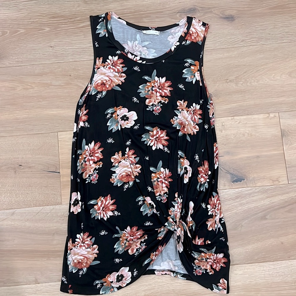 Reb & J black floral twist knot tank